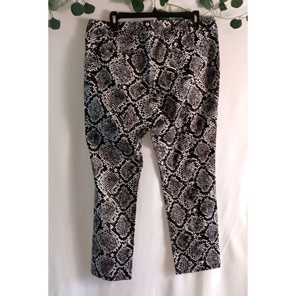 Lord & Taylor Snake Print Slim Leg Side Zip Ankle Pants size 12 - Picture 4 of 6